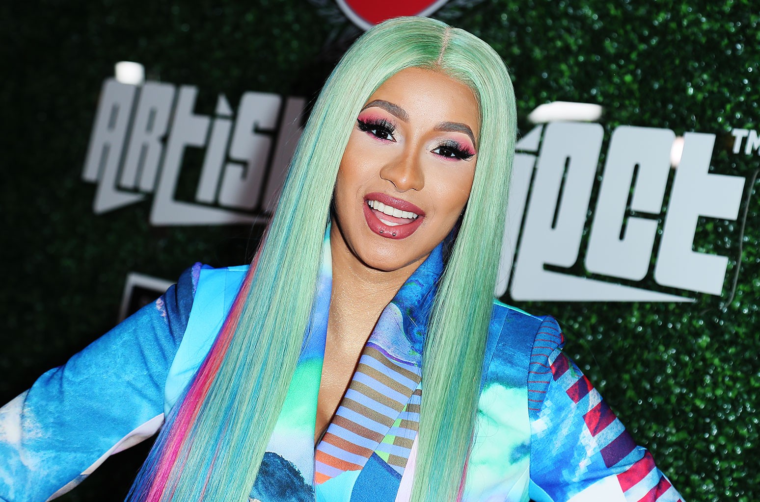 Cardi B - Bio, Net Worth, Nationality, Age, Parents, Family, Height, Birthday